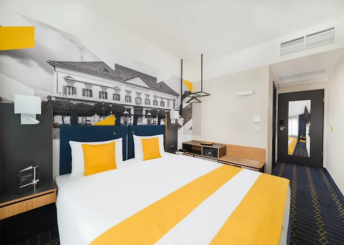 D8 Hotel